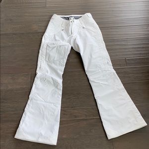 North face women’s long ski pants in white, small